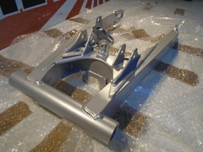 Brazo basculante restaurado Kawasaki GPZ305 EX305 GPZ 305 basculante con recubrimiento en polvo Foto 1 de 4