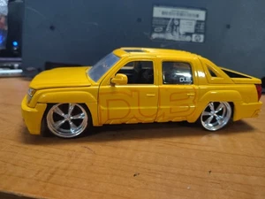 Jada Dub City Chevrolet Avalanche Maßstab 1:24 Diecast Replica gelb - Bild 1 von 10