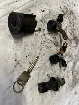 1990-1994 Mitsubishi 3000GT door lockset ignition cylinder trunk G3 - Image 1 of 4