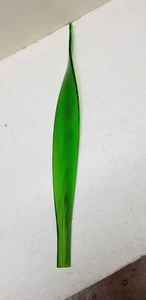 ART GLASS GREEN LEAF BLADE TWIST LONG STEM GLASS FLOWER 19 3/4" - Picture 1 of 4