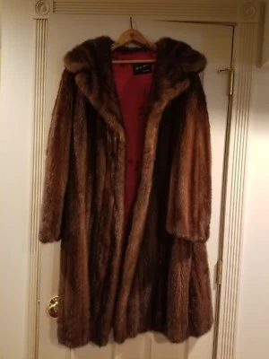 貂皮大衣,女士,红色缎面衬里,复古,“披肩式领” — 第 1/4 张图片