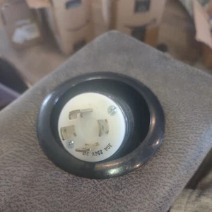 MARINCO  30 Amp 250 v male 4wire connector turn and pull  - Imagen 1 de 3