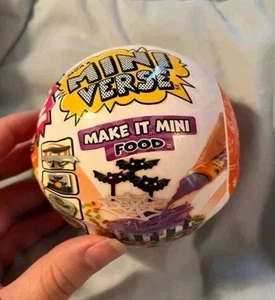 (1) NEU, versiegelt Miniverse Make It Mini Essen HALLOWEEN Serie 2 Ball MGA - Bild 1 von 1
