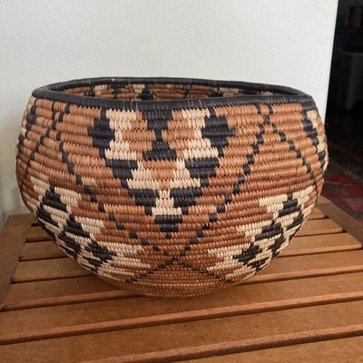 Large African Traditional Round Hand Woven Zulu Tribal Basket - Image 1 of 4