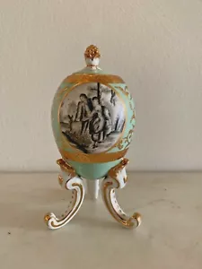 3 Footed porcelain egg tea caddy / lidded Love Scenes/ Gold Gilt vase by Sevres - Foto 1 di 10