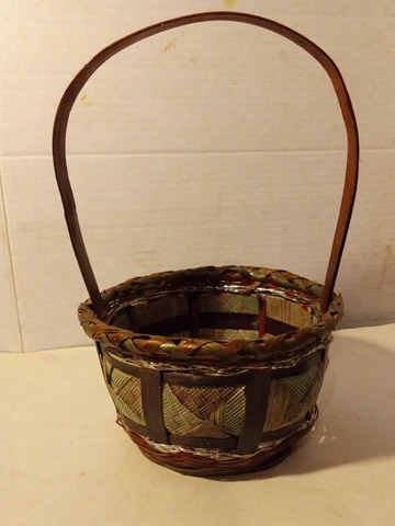 Small Woven Basket Green And Red Pattern Cover