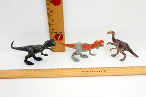 Lote De 3 Figuras De Dinosaurios Tyrannosaurus Rex Parque Jurásico De Colección T-Rex y Gallimimus - Imagen 1 de 7