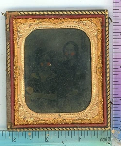 Zwei junge Frauen getönte Wangen halbes Etui Viertelplatte Ambrotyp um 1860 - Bild 1 von 2