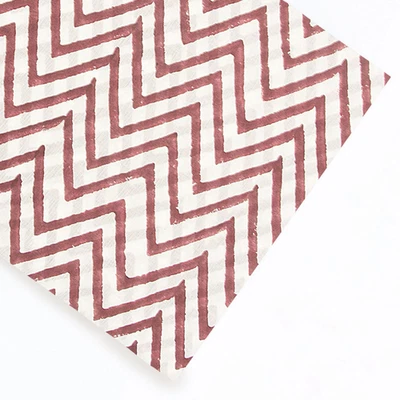 Tela de algodón con estampado de bloques a mano | Textil Chevron Zig Zag granate Foto 1 de 4