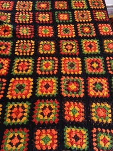 Manta cuadrada negra multicolor 58x50 vintage afgana ganchillo a mano abuela 58x50 - Imagen 1 de 14