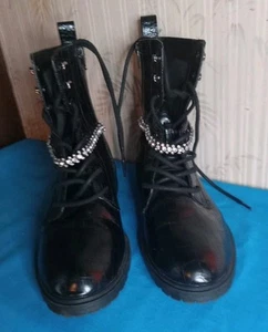 Women's SZ 9 Black Boots Aligator Steam Punk Express Rhinestone Preppy Combat - Picture 1 of 21