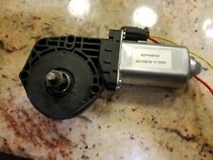 Front passenger side window motor. Fits 2003 - 2010 Lincoln Town Car.