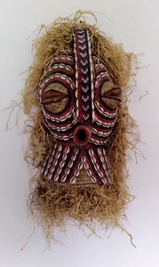 "Máscara africana, República del Congo, cuentas, cáscaras, paja, ratán 13,5"" x 8,5" - Imagen 1 de 11