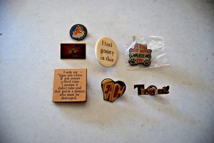 Verschiedene Pinbacks, Lot E - Bild 1 von 2