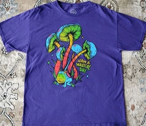 Have a Magical Day Pilz lila Grafik T-Shirt Größe Large Hippie psychedelisch - Bild 1 von 7
