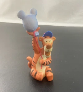 Disney 4" Keramik Winnie Puuh Tigger Figur hält einen Mickey Mouse Ballon - Bild 1 von 8