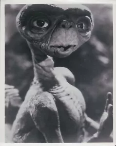Foto de reproducción de 8x10 E.T. La película extraterrestre de Steven Spielberg - Imagen 1 de 1