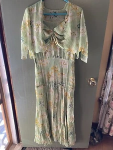 Antico abito in chiffon floreale verde pallido taglio bias anni 30 con giacca abbinata - Foto 1 di 21
