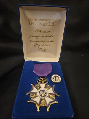 Prendedor de cinta y solapa de la Legión Presidencial Republicana del Mérito  - Imagen 1 de 4