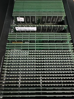 MT9VDDT3272AG-40BG4 200518 256MB PC3200 DDR-400 CL3 ECC RAM HYS72D32300GU-5-B Foto 1 de 4