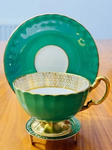 Aynsley England Bone China Green & Gold Filigree Scalloped Teacup and Saucer - Picture 1 of 12