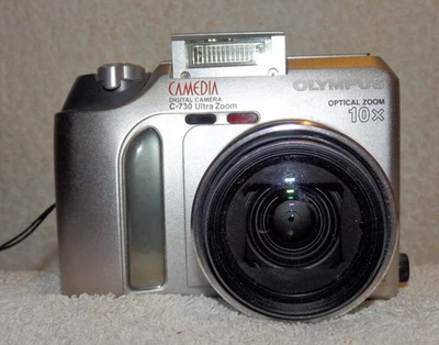 Olympus CamMedia C-730 Digital Kamera - 3.3 Mpix - silber - 10-fach zoom - naked - Bild 1 von 4