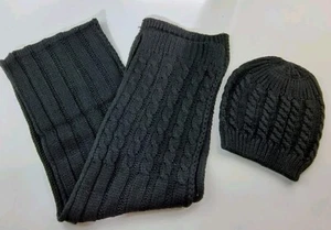 Conjunto de bufanda y gorro tejido con cable negro - Imagen 1 de 3