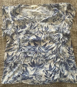 Top grande de manga corta con volantes florales azules y blancos de Cynthia Rowley - Imagen 1 de 3