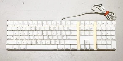 Genuine Apple Mac A1048 White Wired Full Size Keyboard English w/ 2 USB Port Hub - Image 1 of 4