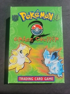 JUEGO BASE POKEMON 2 BARAJA TEMÁTICA PICADORA DE HIERBA - ABIERTA CASI COMPLETA - USADA - Imagen 1 de 3