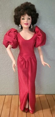 1984 DYNASTY WORLD DOLL  ALEXIS COLBY 19” CELEBRITY DOLL - Image 1 of 4
