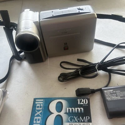Sharp Viewcam VL-E760U & Charger/ Carry Bag, Film , NEEDS NEW BATTERY - Image 1 of 4