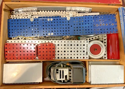 Lionel Construction Kit # 343 Erector Set  1948 w/ Wooden Box & Instructions. - Image 1 of 4