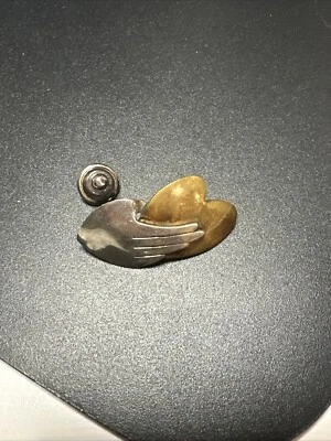 Broche prendedor de mano y corazón de plata esterlina y latón firmado hecho a mano Foto 1 de 4