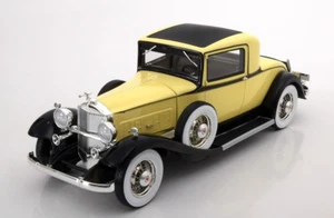 BoS Best of Show 1:18 Packard 902 Standard Eight Coupe modello in resina giallo/nero - Foto 1 di 4