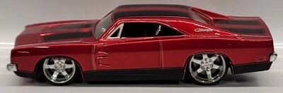 Литой корпус резиновых шин Hot Wheels 1969 Dodge Charger красный масштаб 1:43 - Изображение 1 из 4