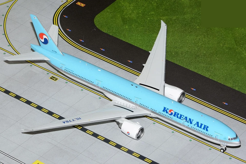 G2KAL1099 Korean Air Boeing 777-300ER HL7784; Scale 1:200 - Image 1 of 1