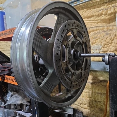 Llanta delantera Kawasaki VN1500 98-04 Vulcan Nomad recta y verdadera Foto 1 de 3