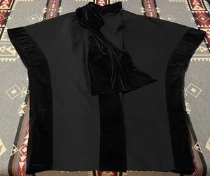 Salvatore Ferragamo Black Wool Velvet Trim Cape Poncho Italy One Size Vintage 30 - Picture 1 of 10