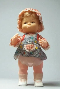 Muñeca Lorrie 1974 vintage rara con vestido de guinga y gorro - Imagen 1 de 14