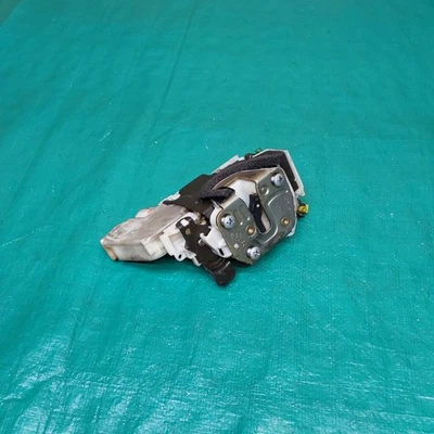 Cerradura de puerta trasera derecha Nissan Frontier 1998-2000 y actuador OEM Foto 1 de 4