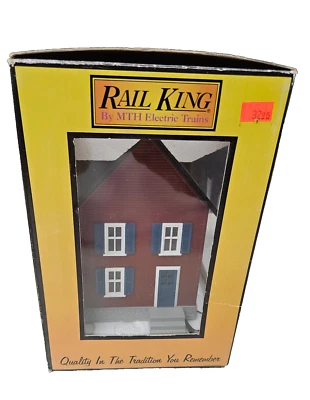 O  MTH RailKing 30-90247 Row House #1 (lighted) - Red w/Maroon Shutters in box - Image 1 of 4