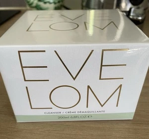 Eve Lom Cleanser 200ml with 2 muslin cloths NEW And SEALED - Picture 1 of 4