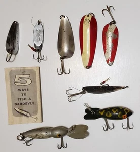 Lote y folleto de 8 señuelos de pesca vintage: MR CHAMP Bomber Dardevle Luxon Johnson's - Imagen 1 de 9