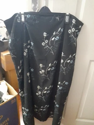 Ladys Skirt Good Lenght Navy &Lined Back Zip 22 Never Used Excellent Condition - Image 1 of 3