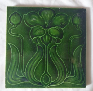 STUNNING PILKINGTON GREEN ANTIQUE ART NOUVEAU 6 INCH TILE WITH FLOWER, - Picture 1 of 4