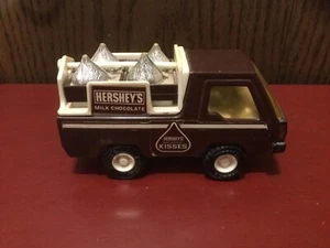 Camión de reparto vintage Buddy L Hershey's Kisses Candy 1982 marrón 4,5" de largo. - Imagen 1 de 7