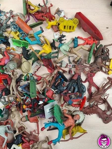 Lotto Soldatini, Indiani, Far Wesat Vintage Plastica Nardi Britain Anni '70/80 - Foto 1 di 5