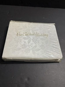 Álbum de fotos vintage "La boda de nuestros hijos" recuerdo de padres 1964 9" X 7" blanco - Imagen 1 de 19