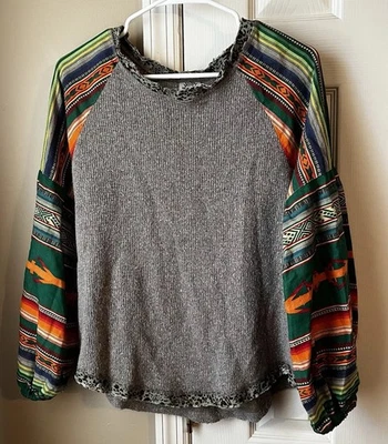 Top/suéter Ivy Jane Boho gris con mangas multicolores LS. Mujer mediana. Foto 1 de 4